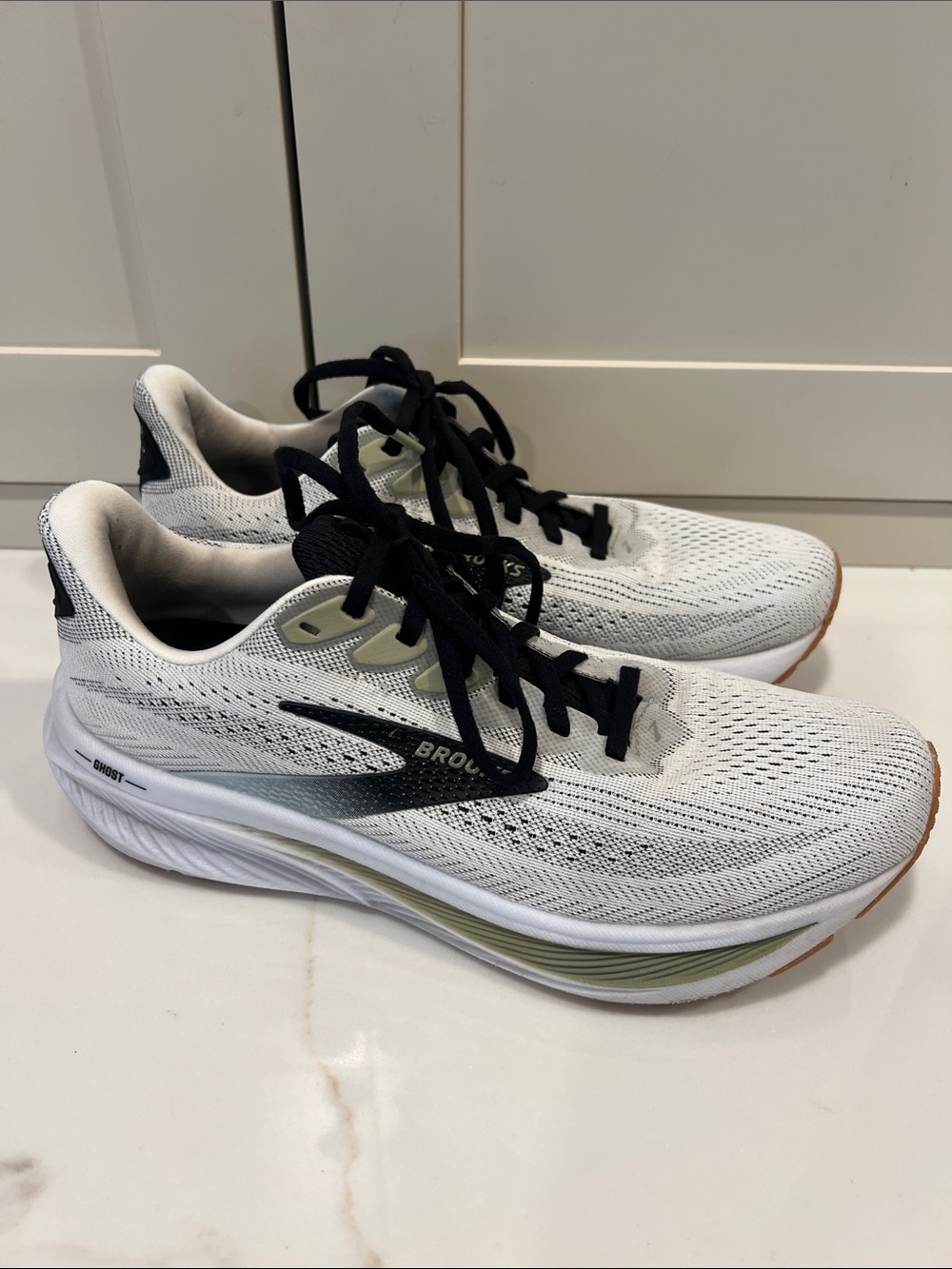 Brooks White and Black Mesh Running Sneakers size 8